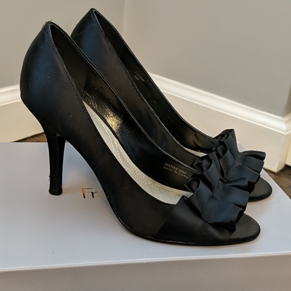 Tahari Shoes - Tahari Sloan pump